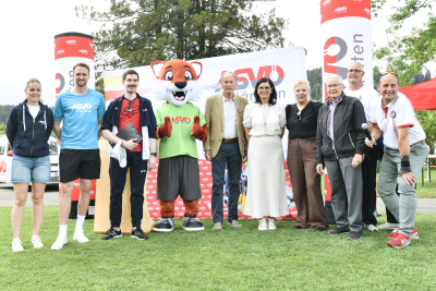 © Helmut Weixelbraun | v.l.n.r. Jasmin Ellis, Mario Gugganig, Kajetan Hackl, Filu, ASVÖ Kärnten Präsident Dr. Christoph Schasché, Landrätin Marika Lagger-Pöllinger,  Vizebürgermeisterin Angelika Hinteregger, Werner Lebitsch, Wolfgang Lebitsch, Günter Brunner