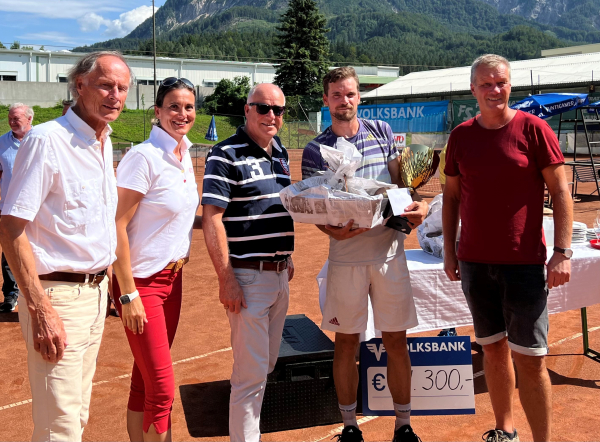 v.r.n.l.: ASVÖ Kärnten  Präsident Dr. Schasché, KTV-Präsidentin Dr. Romauch, Bürgermeister von Ferlach RgR Appé, Turniersieger Bellotti und Turnierorganisator Uznik