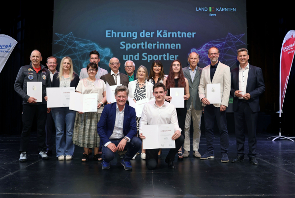© Land Kärnten | Dr. Christoph Schasché, Anton Leikam (Präsident ASKÖ), LH Daniel Fellner, Ulrich Zafoschnig (Präsident Union Kärnten), Landessportdirektor Arno Arthofer. Kärntner Landesschützenverband mit LFR Alois Fink