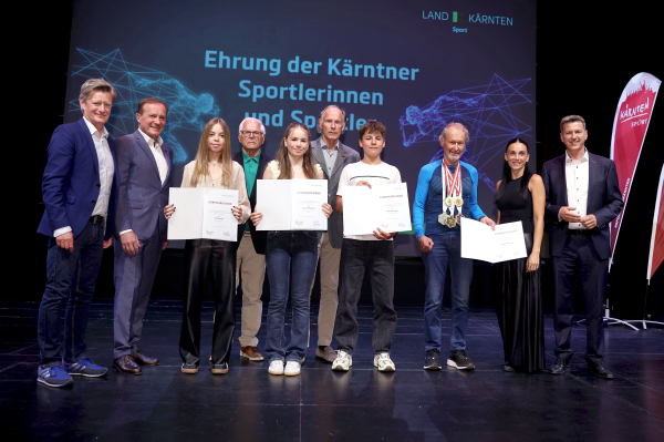 © Land Kärnten | Anton Leikam (Präsident ASKÖ), Ulrich Zafoschnig (Präsident Union Kärnten), Dr. Christoph Schasché, LH Daniel Fellner, Landessportdirektor Arno Arthofer, Schi Nordisch. LSVK.