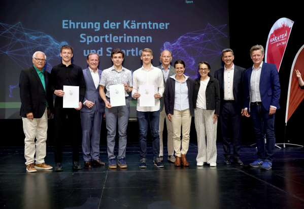© Land Kärnten | Dr. Christoph Schasché, Anton Leikam (Präsident ASKÖ), LH Daniel Fellner, Ulrich Zafoschnig (Präsident Union Kärnten), Landessportdirektor Arno Arthofer, Turner des Turnvereins Althofen
