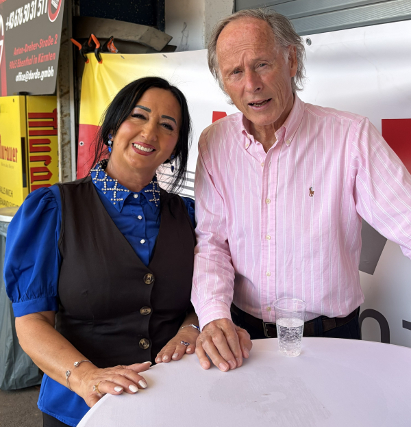 © ASVÖ Kärnten | v.l.n.r. Zorica Radulovic und  ASVÖ Kärnten Präsident Dr. Christoph Schasché