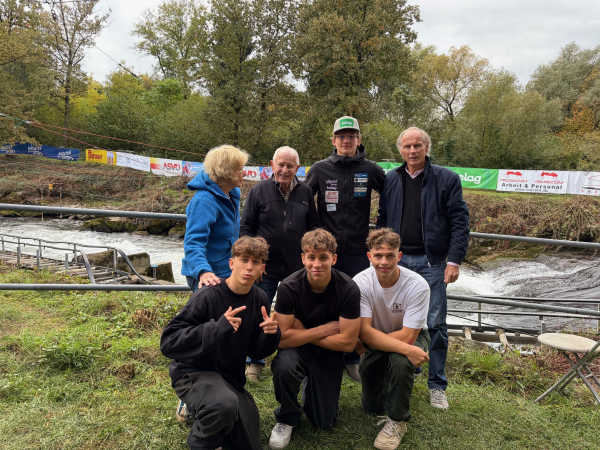 © ASVÖ Ktn | stehend (vlnr): Susi Winkler, Prof Helmar Steindl, Jakob Seebacher, ASVÖ-Kärnten-Präsident Dr. Christoph Schasché; vorne (vlnr): Agoston Takacs, Benedek Takacs, Lukas Rohrmeister