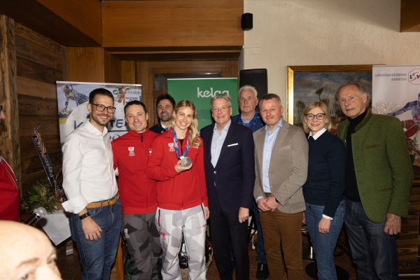 v.l.n.r.: LR Sebastian Schuschnig, Alexander Payer, Bgm. Dietmar Rauter, Sabine Payer, LH Peter Kaiser, Bgm. Wolfgang Grilz, Günter Leikam, BR Sandra Lassnig, ASVÖ-Kärnten-Präsident Christoph Schasché | © LPD Kärnten (Peter Just)